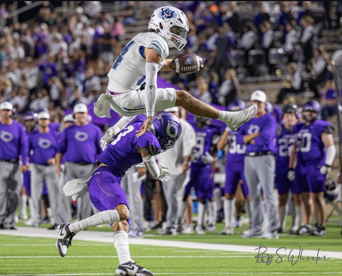 JR Season Highlights
District MVP
Dave Campbells Player of the Week (14)

State Semifinalists 
2nd Team All-State QB
3528 passing yds 36 tds 71% comp. 
587 rushing yds 15 tds

hudl.com/v/2RJuyh