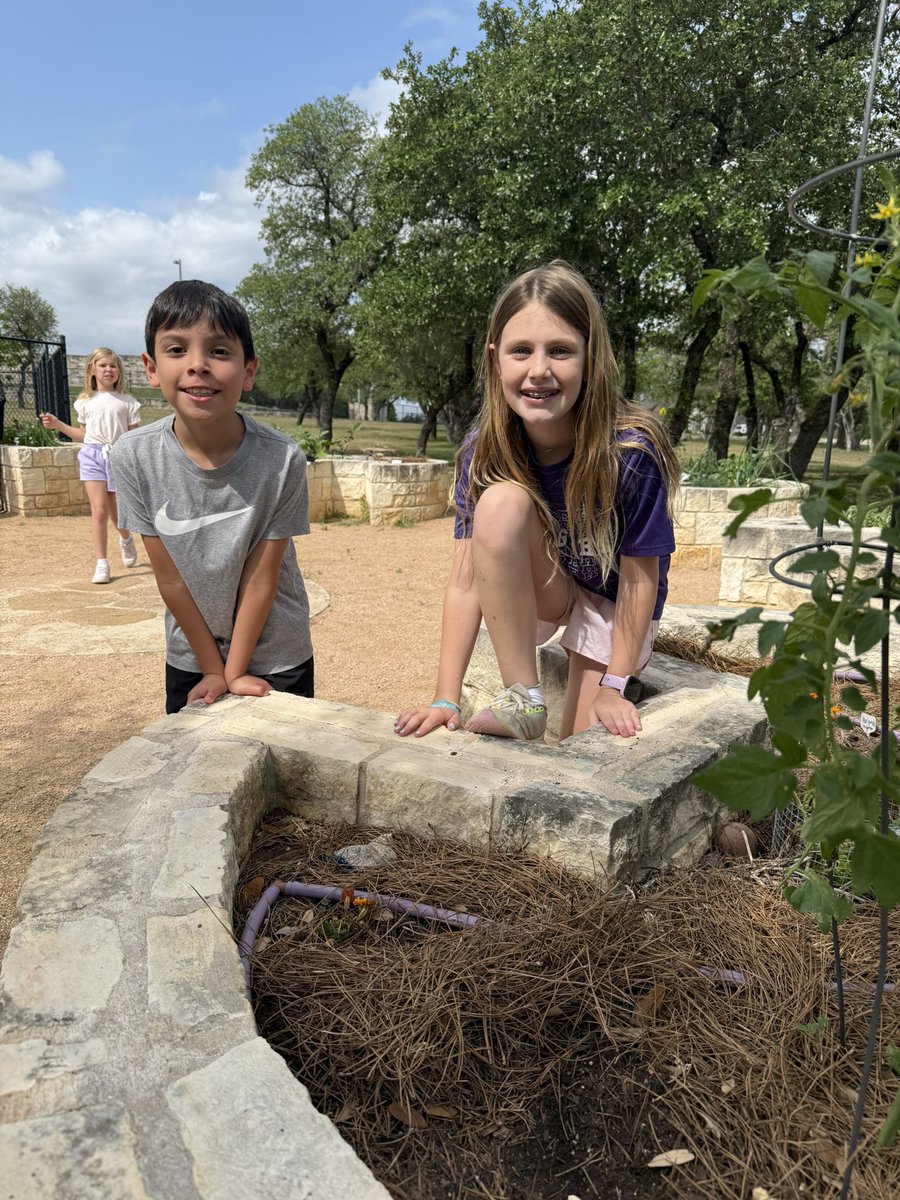 MsRowe6's tweet image. Little hands, big impact! Celebrating Earth Day by planting seeds of care, curiosity, and community. Nature is our favorite classroom!”
#EarthDay #GardenLife #OutdoorLearning #GreenThumbs #CuriousKids #EarthLovers #TeacherLife
🌱👐🌎☀️
@ltisdschools @wche_principal