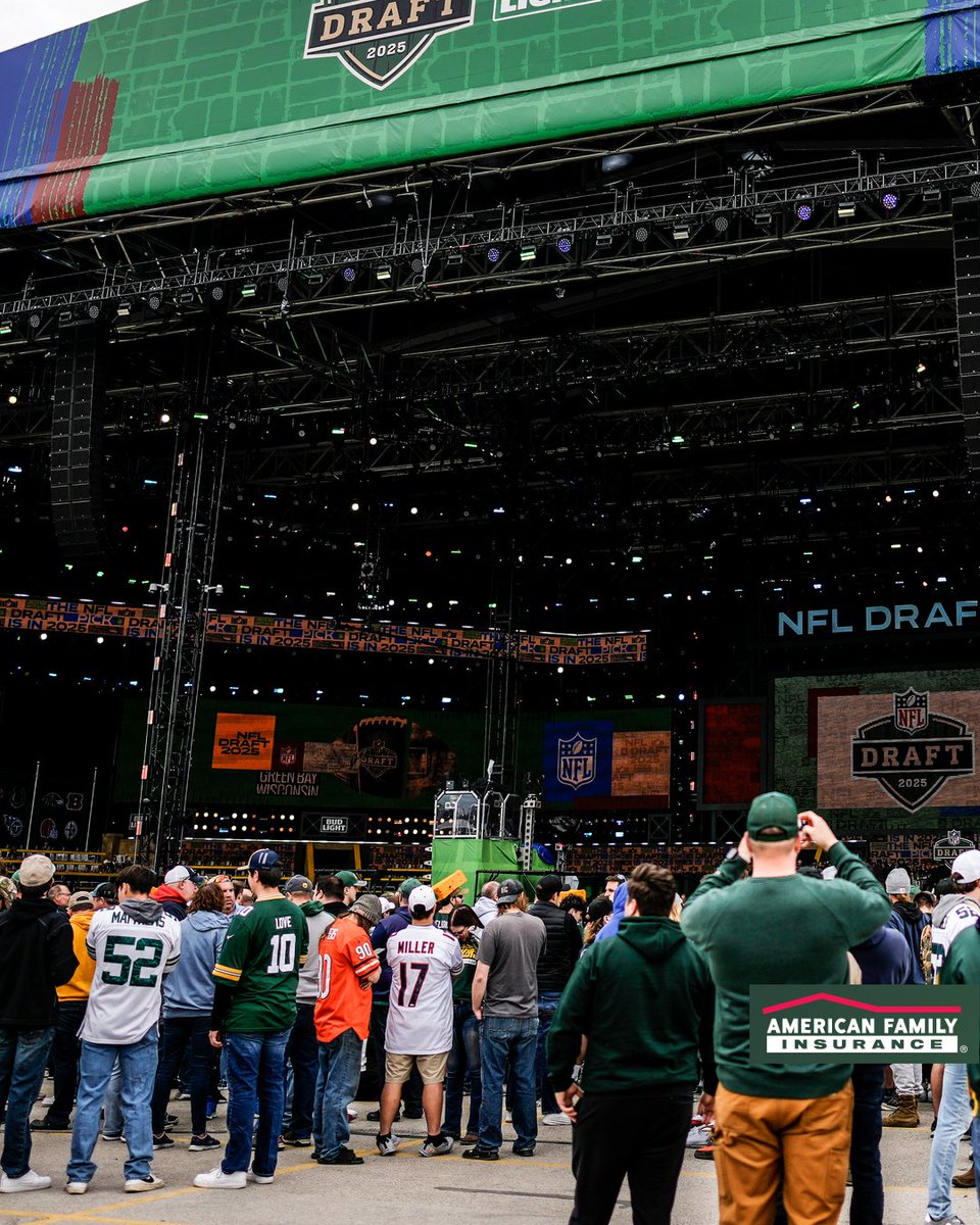 packers's tweet photo. The stage is set

@amfam https://t.co/iDniKQjiWG