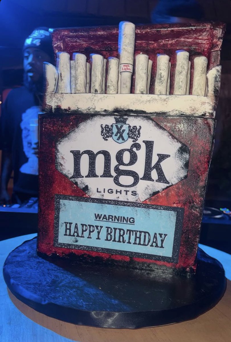 brittmxxrie's tweet photo. close up of the birthday cake 🚬

📸: jyoungmdk via instagram https://t.co/fDwYfY53C7
