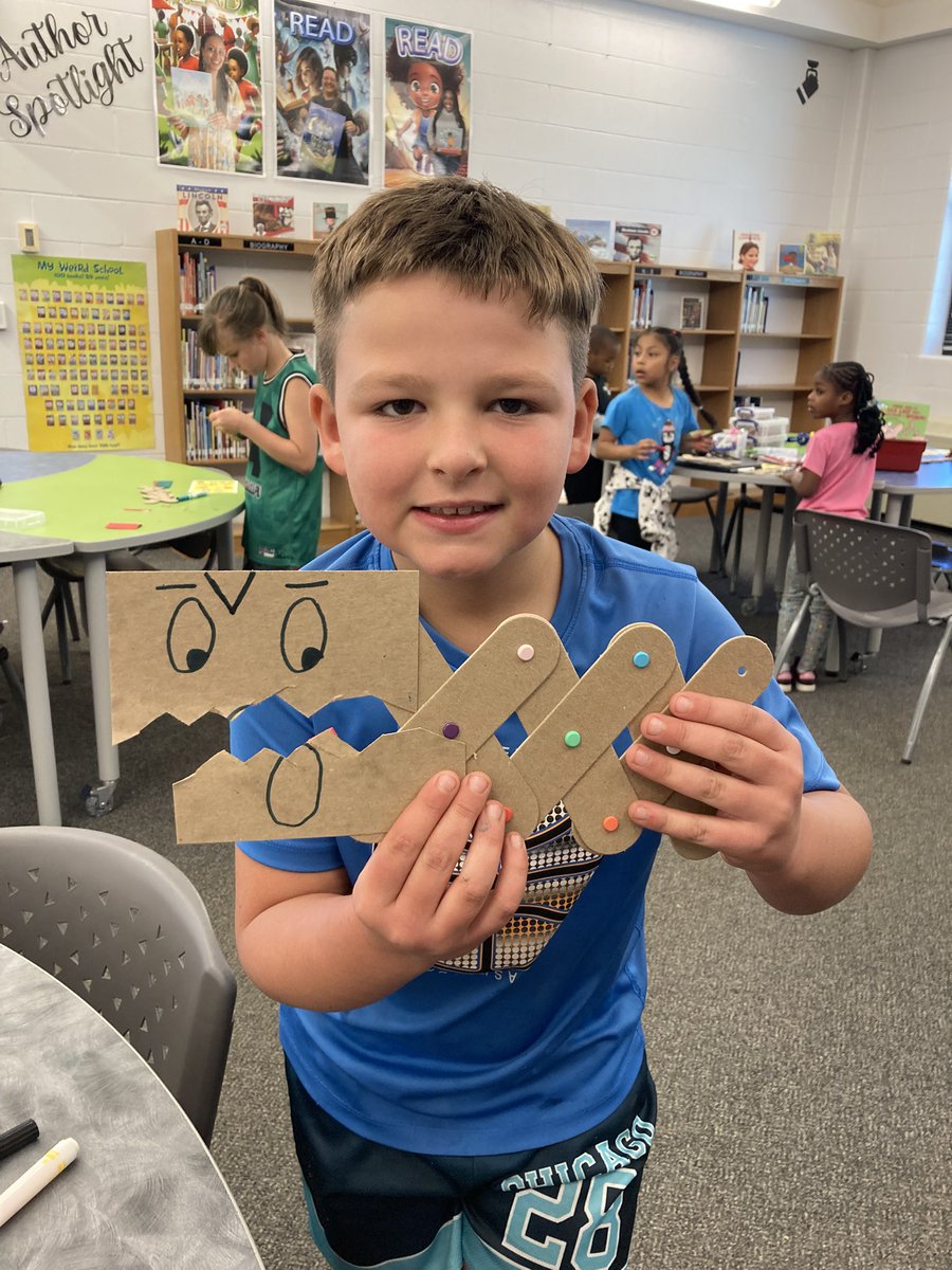 LibMateja's tweet image. More fun using @futuremakerkids kits with @WilderWildcats in Bors’ first grade.
#JCPSLibraries @JCPS_LMS @BillPerkins12