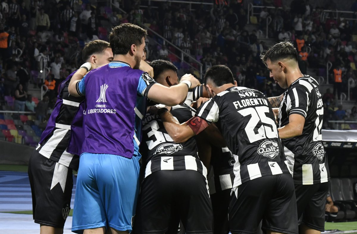 ⏱️ Final del Primer Tiempo | CONMEBOL ##Libertadores 🏆

CACC 2️⃣ - 1️⃣ Dep. Tachira

(⚽️ Angulo - ⚽️ Quagliata)

#VamosFerroviario 🏁⭐️🚂