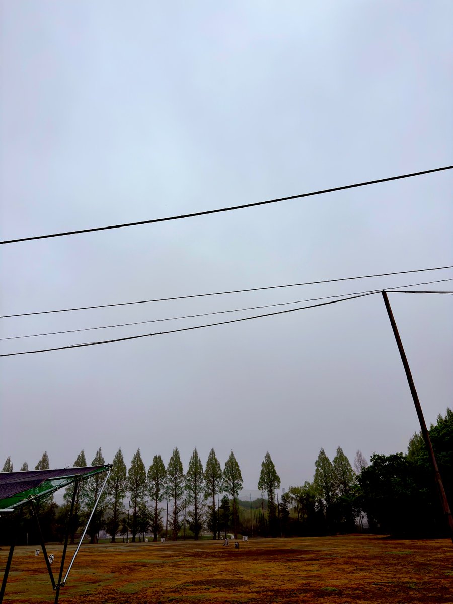 おはようございます🙇‍♂️
4/25(金)☂️（8時）
本日休場させて頂きます🙏
予報では降らない曇り予報ですが現在☂️で…上空もビッシリ黒い雲に覆われており…数時間止みそうな雲行きでは無く。
予報も何も現在降水確率さえ10%がハズレてるとか…珍しい話ではございませんが🤦🏻