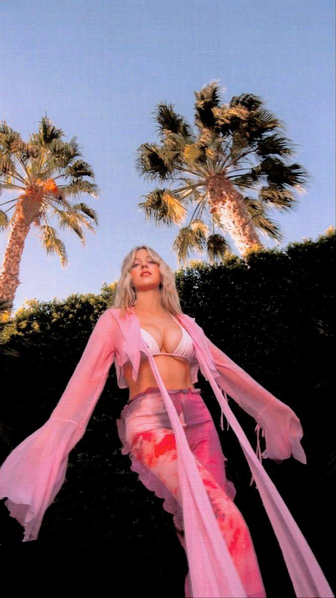 MIRR0RB7LL's tweet photo. Dia de tbt do Coachella ✨ https://t.co/gGTs7dk1Ii