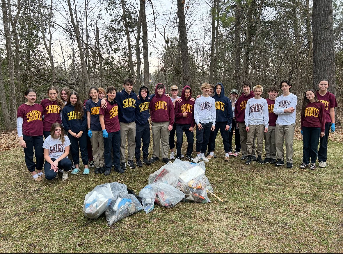 StPeterCSS's tweet photo. SPCSS as Stewards of the Earth 🌍 Even in the pouring rain we are #InspiringHope! @pvnccdsb #BeingCommunity #Earthweek https://t.co/ICi4coUhAp