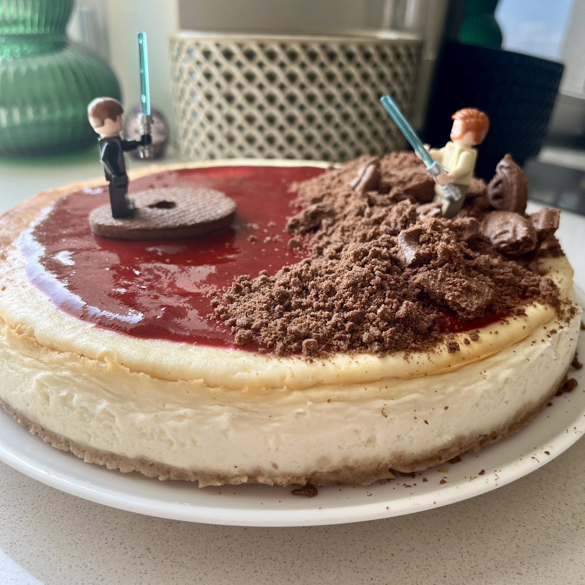 today i baked a birthday cake for my boyfriend (cheesecake bc it's his favourite) and i decorated it to be the final battle scene on mustafar from revenge of the sith