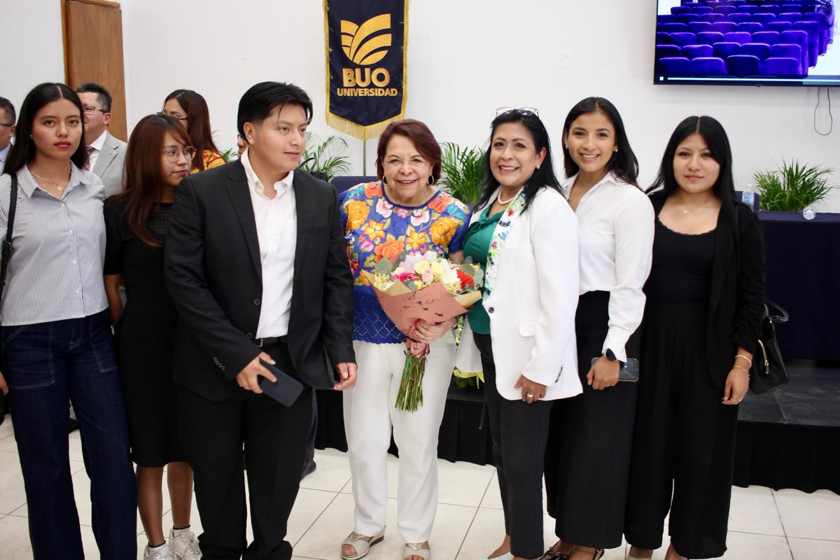 CeliaMayaGar's tweet photo. Gracias de corazón a la comunidad de la @BuoUniversidad por recibirme con tanta calidez y atención.
Fue un honor compartir reflexiones sobre el Tribunal de Disciplina Judicial.
Me llevo el entusiasmo y la esperanza de una juventud crítica y consciente.
#CeliaMaya #BUO #Oaxaca https://t.co/cHN5E3kKxa