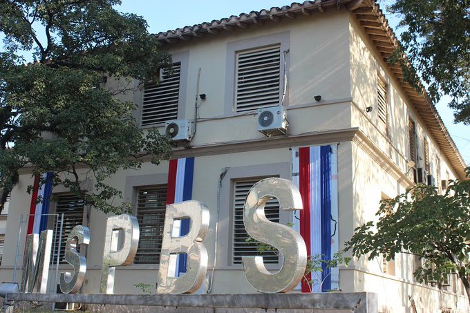 MSPBS formaliza contratación de médicos residentes y especialistas en formación para cubrir funciones en hospitales públicos. Resoluciones establecen condiciones laborales y asignaciones mensuales desde G. 6.000.000 hasta G. 10.000.000. <a href="/msaludpy/">Ministerio de Salud</a>