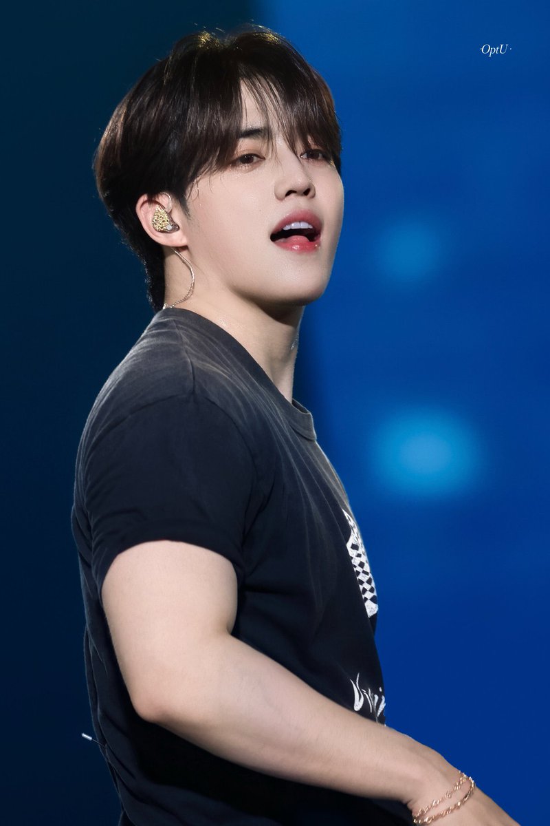cscthnkr's tweet photo. SOTD (seungcheol of the day) 💙 https://t.co/EAEN8jRaf4