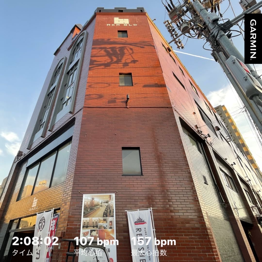 呉市中通 赤ビルの湯さん、リノベ後初訪問、以前の趣き残る奥に長い両壁カラン中央湯舟の湯殿、並行二段でしっかり熱いヒノキのサ室で只管打坐、ハッカの香の水風呂で引き締まって、水の浅瀬でゆったり休んで充実
サウナ70