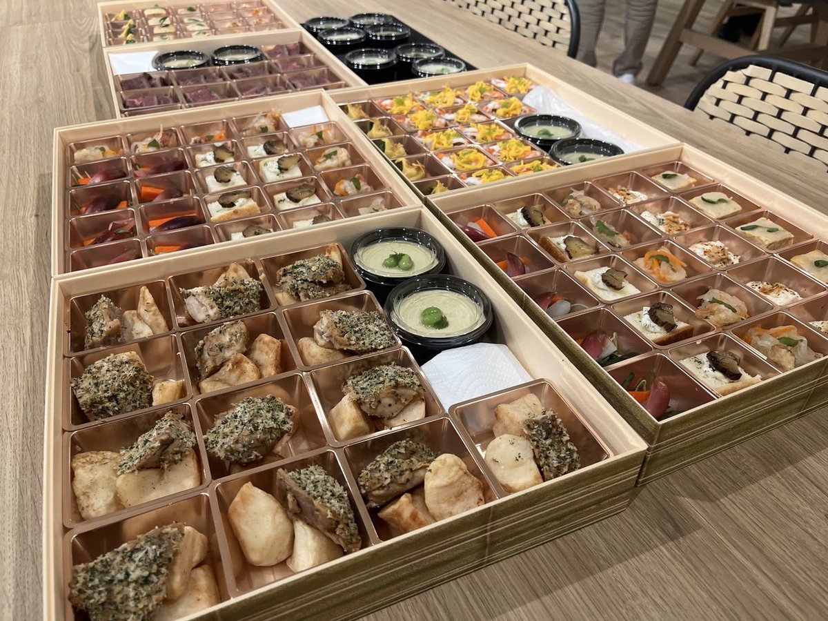 sharelawoffice's tweet photo. 先日、リーガルスクウェアパーティーspringを開催いたしました。利用者に加え、ゲストにも参加いただきました。業界話に生成AI話に花が咲きました。一部屋空いております。仲間募集中！
#弁護士長屋 #弁護士 #シェアオフィス https://t.co/ljpuDcJYKX
