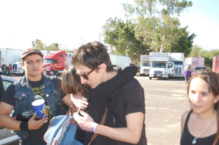 ¿Los artistas serán consiente de lo que proboca un abrazo de ellos?