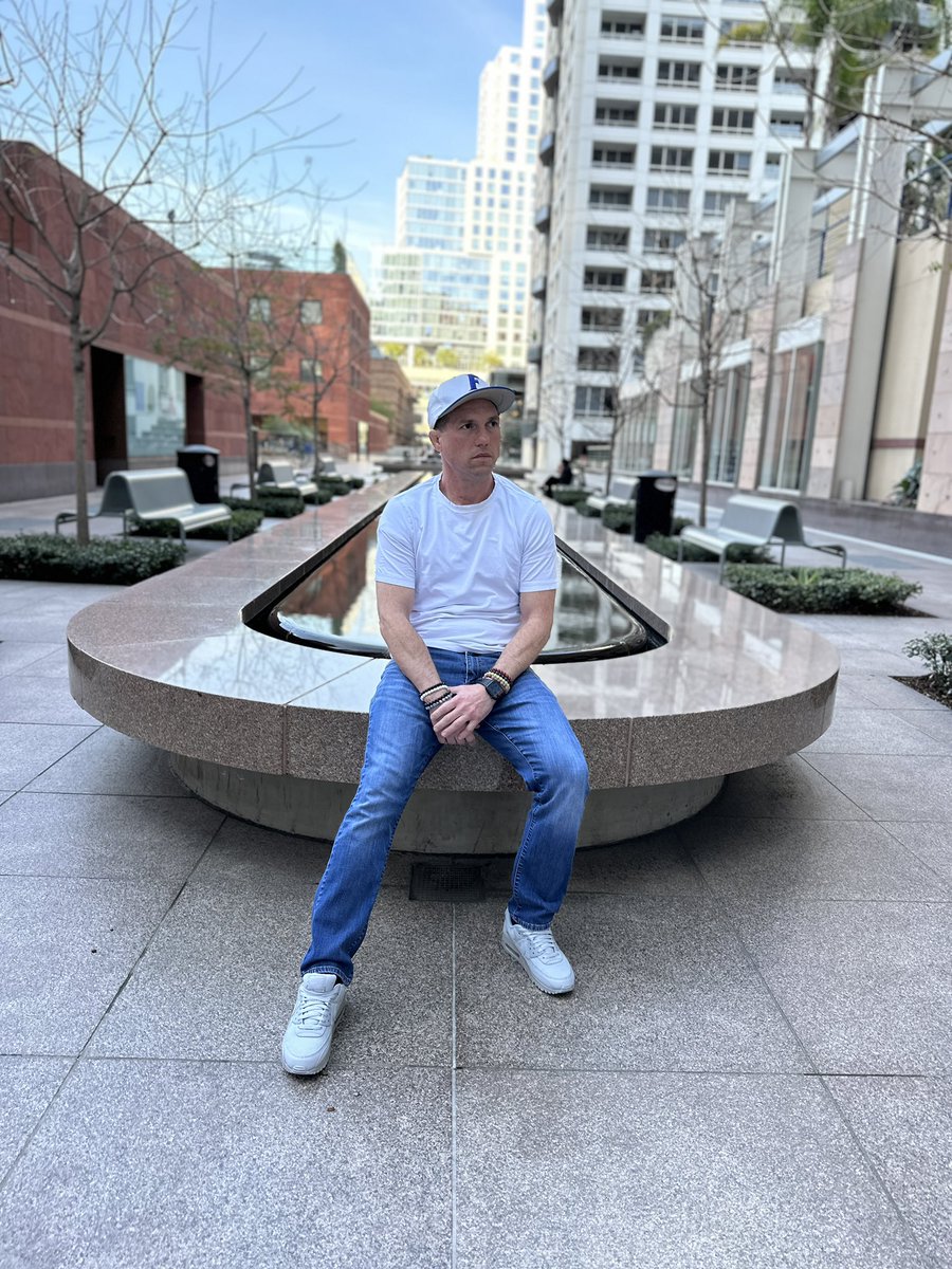 ClintonFoshee's tweet image. Southern soul with city views,
Shake and bake, I paid my dues.
Ain’t no script, just real and raw—
Livin’ proof of every flaw. 🙏

#SouthernRoots #DeepThoughts #RealLifeVibes #CountryInTheCity #LifeReflections #StoryOfMyLife #GrindAndShine #DreamChaser #JellyRoll