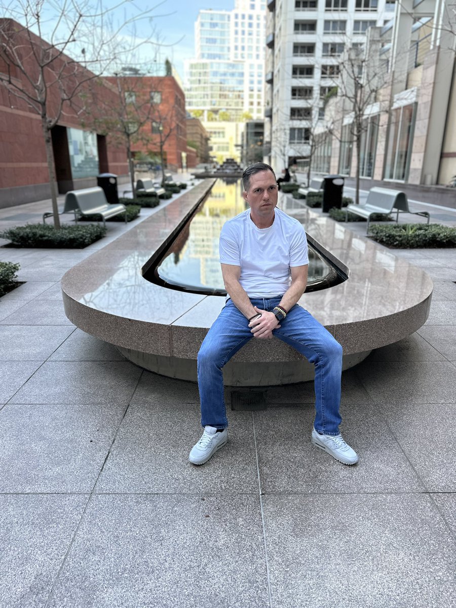 ClintonFoshee's tweet image. Southern soul with city views,
Shake and bake, I paid my dues.
Ain’t no script, just real and raw—
Livin’ proof of every flaw. 🙏

#SouthernRoots #DeepThoughts #RealLifeVibes #CountryInTheCity #LifeReflections #StoryOfMyLife #GrindAndShine #DreamChaser #JellyRoll