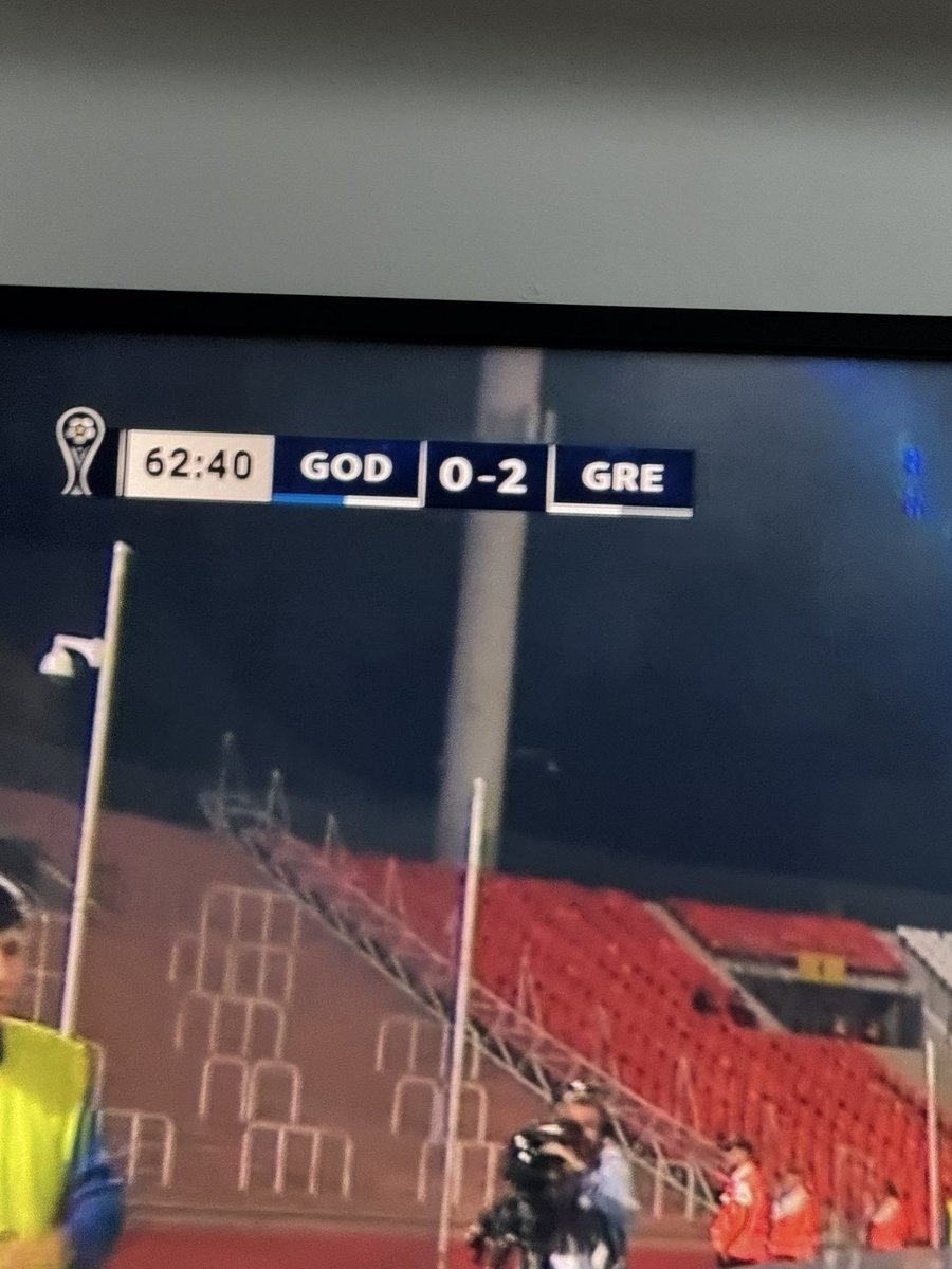 arthurbolinho's tweet photo. @Gremio Na minha tv tá 2 a 0 pra nois, fodac https://t.co/3zBXkhvjLv