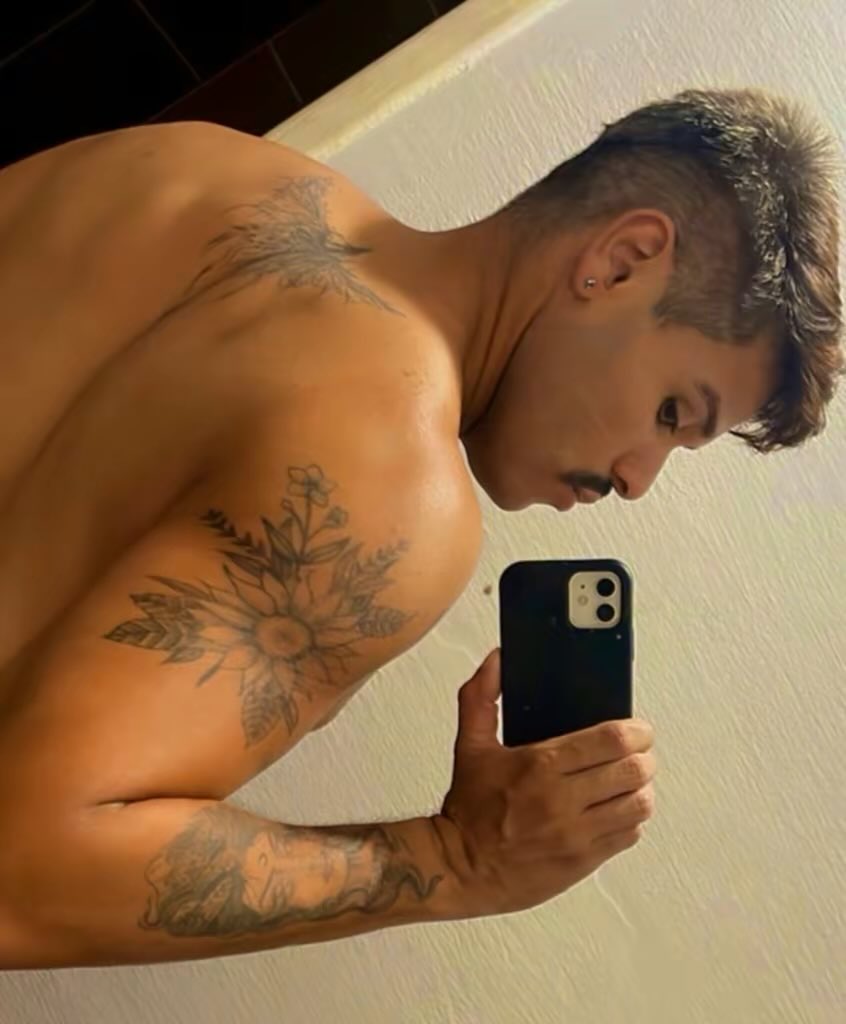 E de costas, tá legal? 👀