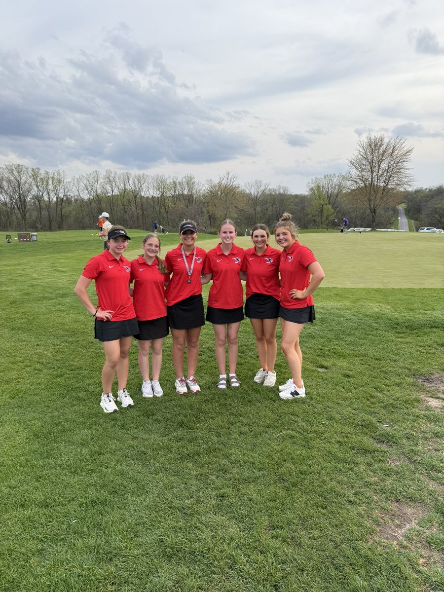 Bobcats take 3rd at the North Scott Invite with a 339. Cece Ball takes 10th with an 81! Wilson 83, Fangmann 87, Rauen 88⛳️