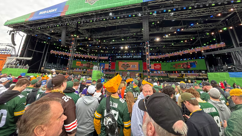 cheeseheadsbr's tweet photo. 🔥 ESTAMOS NO AR 🔥
👉🏽 https://t.co/oYI7n0a8xS

⚠⚠⚠⚠ É DRAFT EM GREN BAY!!!!!!!!!!!! VAMOOOOOOOS!!!!

🔶 NFL DRAFT 2025 🔴 RODADA 1 ✔
🗞 Cobertura, opinião e informações AO VIVO‼

#GoPackGo #CHBR🧀
#NFLDraft #NFLDraft2025 #NFL https://t.co/BZbwZiPo84