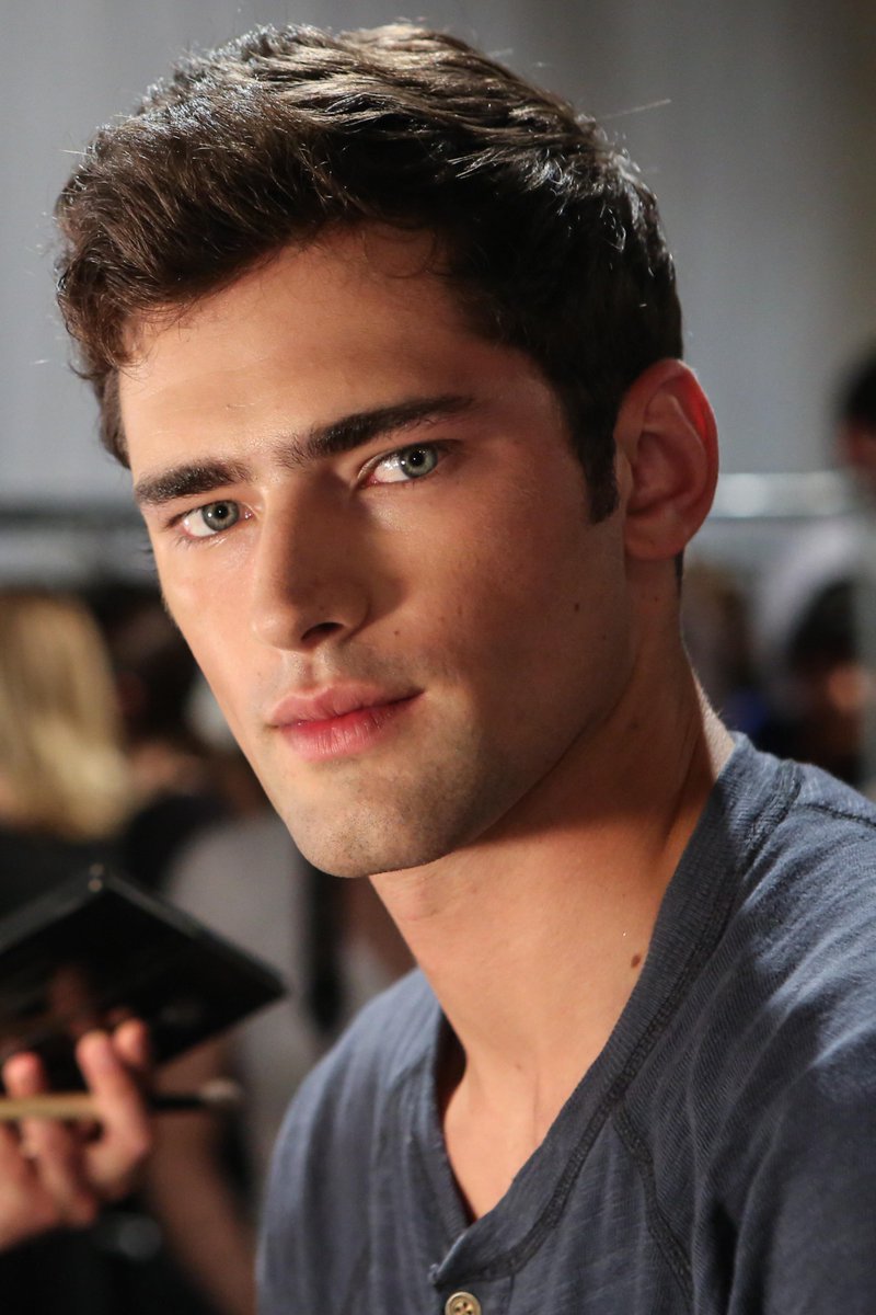 "He's creepy" vs. "He's confident"