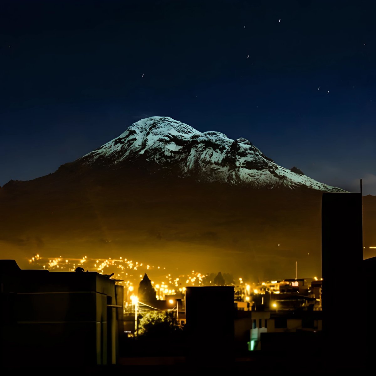 ★ El Chimborazo a media noche. 🗻❤ 🇪🇨 📸: pedrofierro08