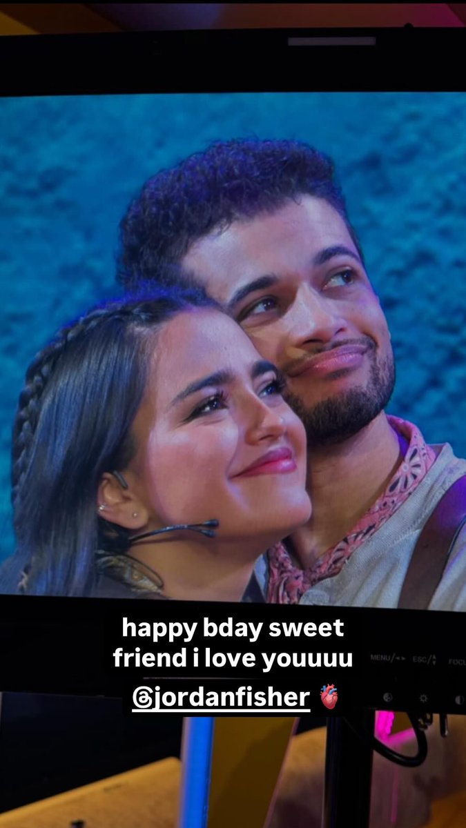 "Feliz aniversário querido amigo, eu amo você @/jordanfisher."

📲 Maia Reficco via Instagram Stories.