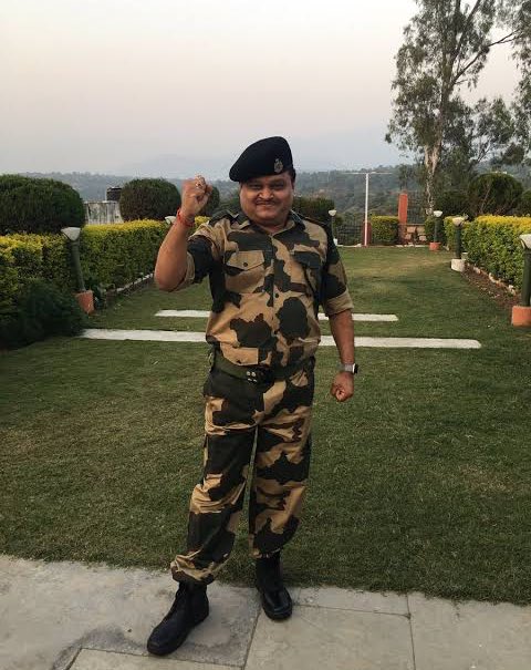 😡 इसने किस हैसियत से वर्दी पहनी है, ये वर्दी पहनने वाला किसी भी जाति मजहब को एक समान मानता है.

ये वर्दी का अपमान कर रहा है, क्योंकि ये दिन रात नफ़रत फैलाता है 😡

 #PahalgamTerroristAttack