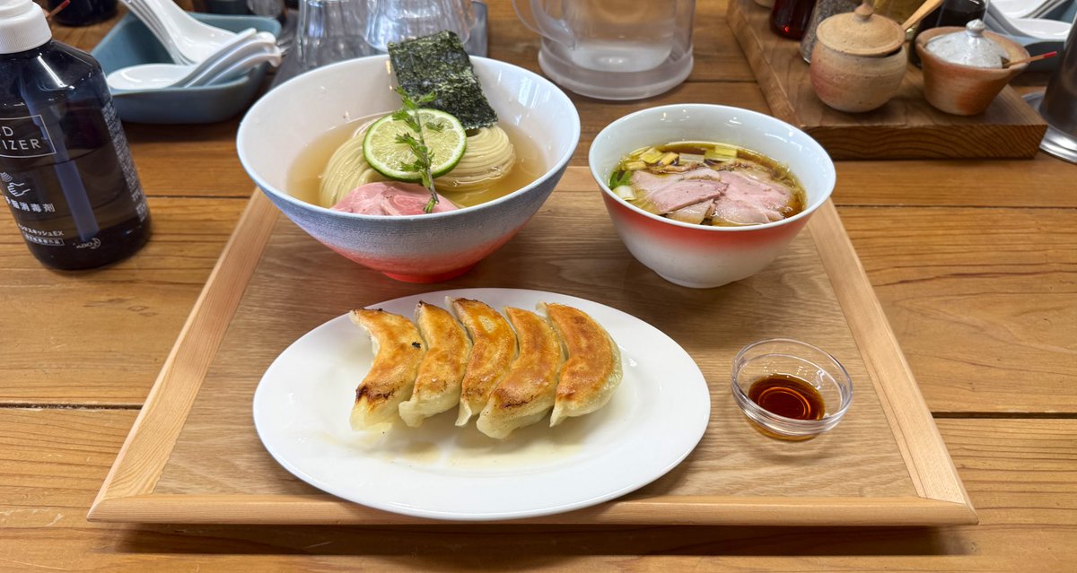 ramen10004's tweet photo. 栃木県小山市／ヨコクラストアハウス

昆布水つけめん ちょい肉増し
醤油（大）麺量300g

誕生日だったので、お休みをいただきラーメンへ🍜

ハイレベルな一杯でした
昆布水に漬け込んだ自家製麺がとにかくおいしい！塩だけかけて食べても◎
行列ができるのも納得です
ごちそうさまでした🙏 https://t.co/5bfgUytgje