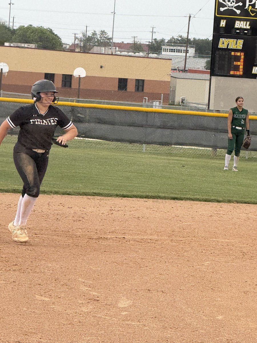 Lori Wilson🖤☠️💛 tweet media