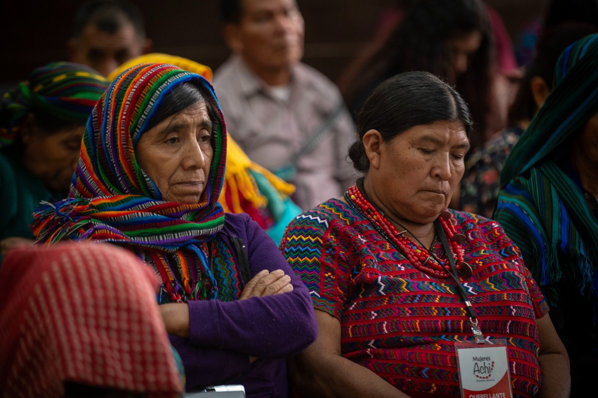 #CasoMujeresAchi (1/3)

Hoy el Ministerio Público y las abogadas de las Mujeres Achi pidieron 30 años de prisión para los 3 exPAC acusados de violencia sexual y delitos contra los deberes de humanidad.