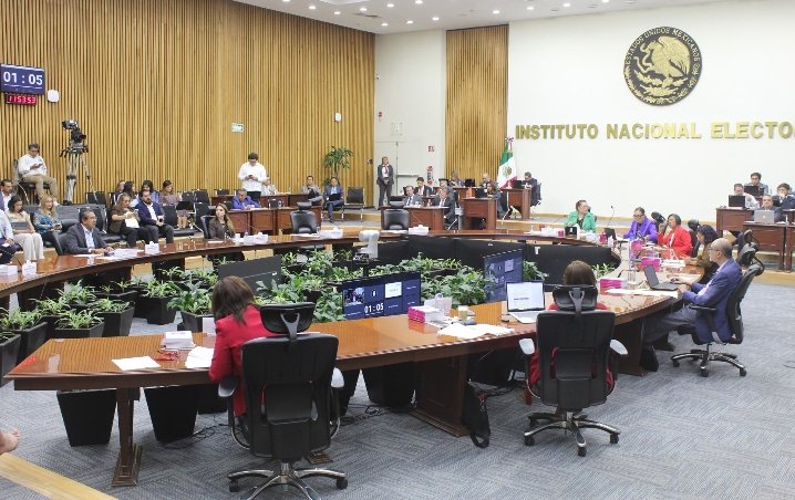 Presenta <a href="/Montano_Ventura/">Jorge Montaño Ventura</a> ante <a href="/INEMexico/">@INEMexico</a> informe relativo al sistema Conóceles, herramienta fundamental en la difusión del proceso electoral. 

Con la plataforma, los participantes han dado a conocer sus perfiles, trayectorias y perspectivas dando transparencia al proceso.