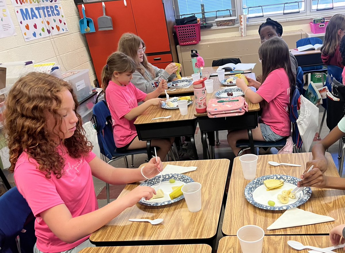 Girls with Pearls practiced putting our best etiquette forward with lessons in table manners today! Strong table manners communicate respect &amp; gratitude for those that prepare &amp; share our meals. Great manners lay the groundwork for conversation &amp; connection around the table! 💕🎀