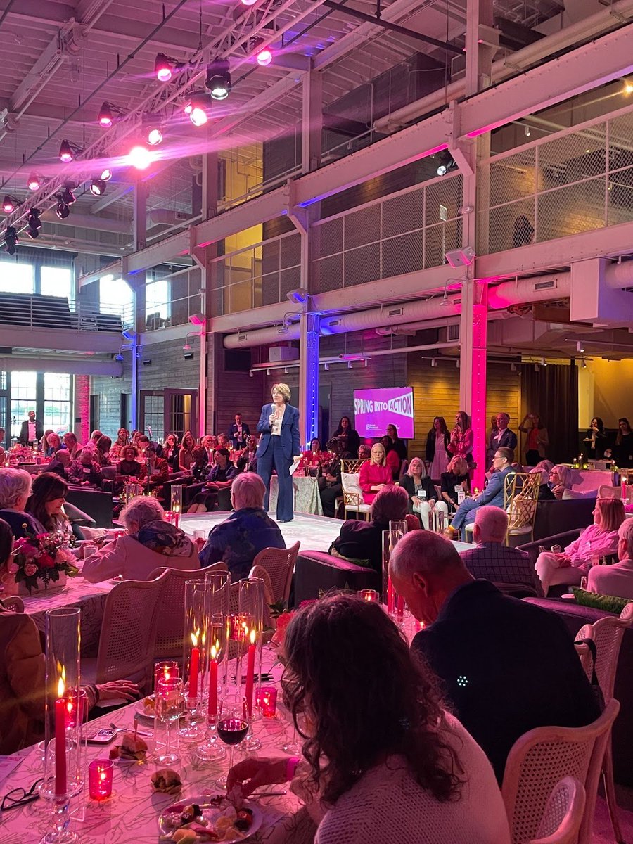 Amy Klobuchar tweet media