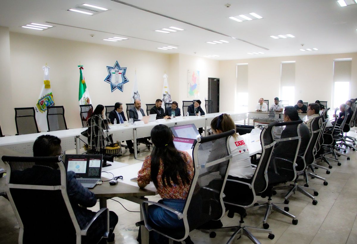 Secretaría de Seguridad Pública (@sspgobpue) on Twitter photo En el <a href="/Gob_Puebla/">Gobierno de Puebla</a> trabajamos en equipo para fortalecer la seguridad.
Llevamos a cabo una mesa de trabajo con el titular del Centro Nacional de Información, Juan Antonio Suárez Sánchez (<a href="/JASS_CNI/">Juan Antonio Suarez Sanchez</a>) para realizar un diagnóstico sobre la situación actual del Centro de Control, En el <a href="/Gob_Puebla/">Gobierno de Puebla</a> trabajamos en equipo para fortalecer la seguridad.
Llevamos a cabo una mesa de trabajo con el titular del Centro Nacional de Información, Juan Antonio Suárez Sánchez (<a href="/JASS_CNI/">Juan Antonio Suarez Sanchez</a>) para realizar un diagnóstico sobre la situación actual del Centro de Control,