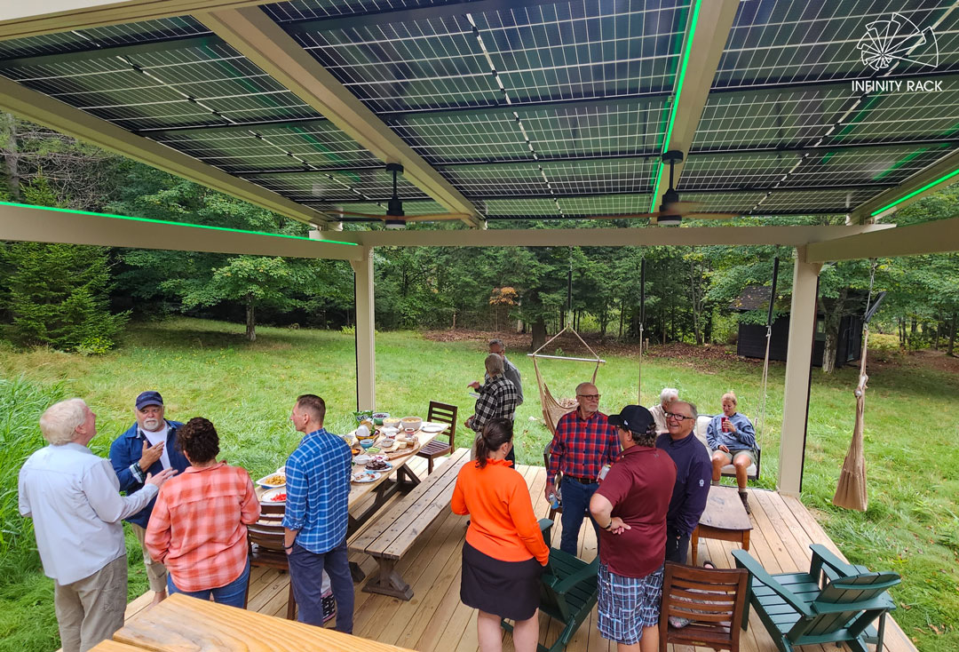 InfinityRack's tweet photo. Under the ☀️ and powered by it too. Infinity Rack — where energy meets gathering.

🪑 Shade
🔋 Solar
🧡 Community

#SolarCanopy #InfinityRack #Innovation #Pergola https://t.co/a22x9XGZzm