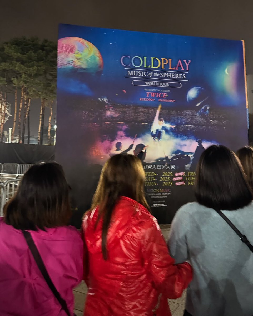 ABSCBNNews's tweet photo. Annyeong haseyo, Maine! 🫰🌸

Actress-host Maine Mendoza shared some moments with her family during their trip to South Korea.

Mendoza basked in the beauty of the country in springtime and enjoyed attending Coldplay's concert during her vacation.

(📷: Mendoza/Instagram) https://t.co/R35bORiyzn
