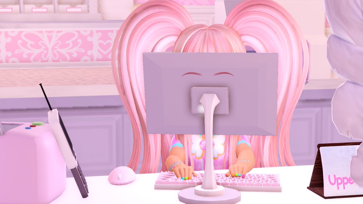 Even her pc has brows...
#RHTC #RoyaleHigh #RH