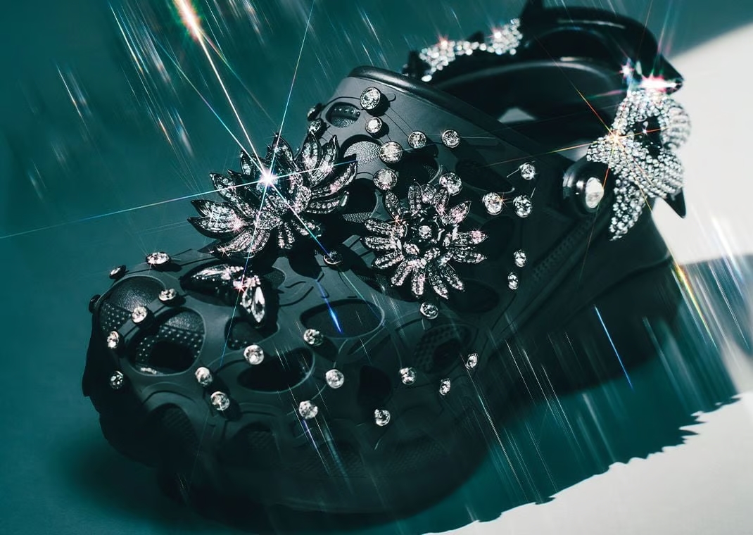 2025年 5/6 発売】 Swarovski x Crocs Classic Clog (スワロフスキー