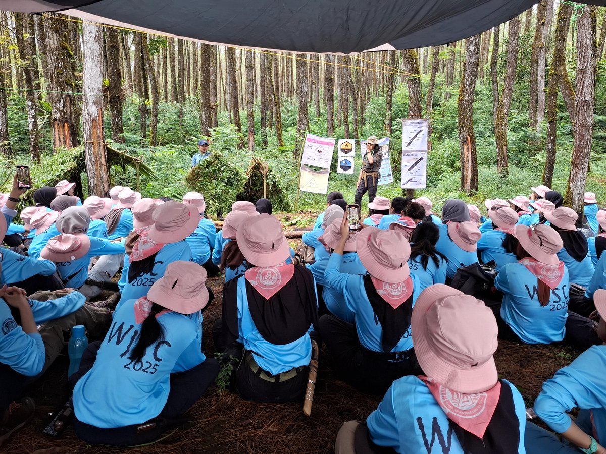jpnncom's tweet image. EIGER Adventure mengundang perempuan dengan berbagai latar belakang untuk belajar kelimuan dan praktek bertahan hidup di alam terbuka dalam agenda bertajuk EIGER Women Jungle Survival Course (WJSC) 2025 di kaki Gunung Galunggung, 21-27 April 2025.

#WJSC2025
#Survival
#Eiger