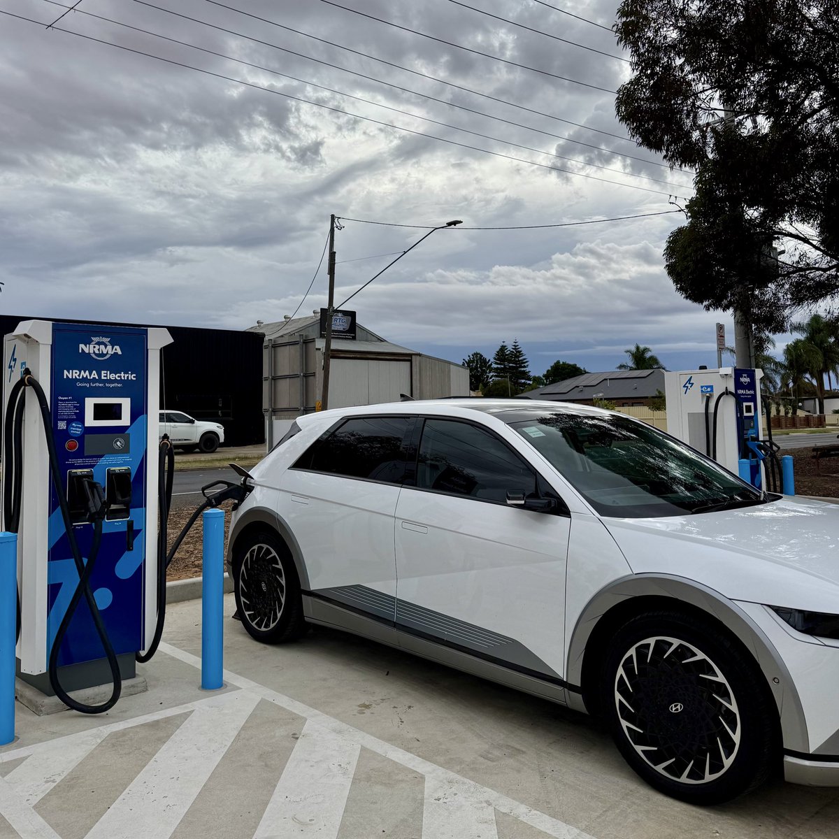 LyrebirdDream's tweet photo. EV Road Trip from Canberra and Adelaide. 

Fast charger every 150km on average. Our motel in Tooleybuc had an overnight charger too.

#ev #evmythbusting #electric https://t.co/gHqxqkzhRR