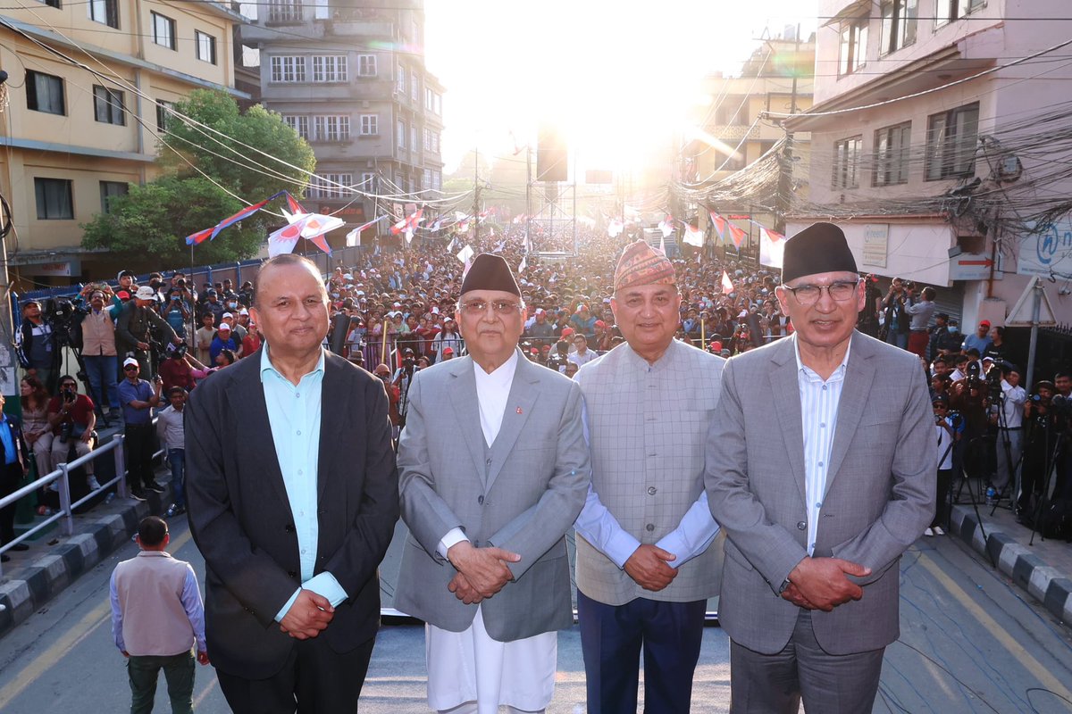 bishnurijal1's tweet photo. भव्य उपस्थितिः शानदार सभा 
लोकतन्त्र, नेकपा (एमाले) र अध्यक्ष कमरेड केपी शर्मा ओलीप्रति युवाहरूको भरोषाको प्रतिबिम्ब हिजो भृकुटीमण्डपमा प्रकट भएको छ । उपलब्धिलाई नज़रअन्दाज़ गरेर केही पनि भएन भन्ने र युवाहरूमा निराशा जगाउनेहरूलाई यस प्रदर्शनले जवाफ दिएको छ । https://t.co/H3NRP6gcro