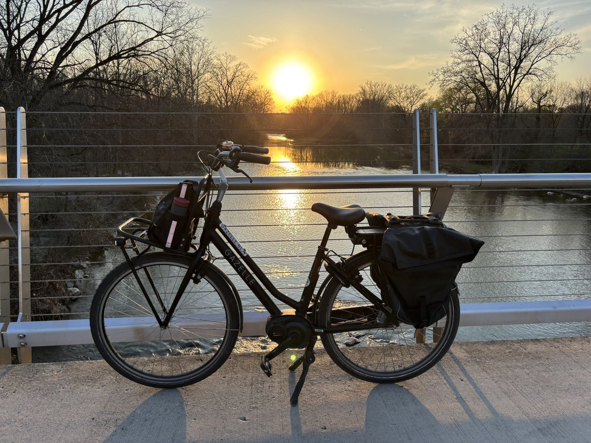 Today was an absolutely brilliant day for biking. Heat, sun, flowers, water… I could ride forever. In fact, just turned over 31,001km this evening. 
#grateful 
#cyclelife