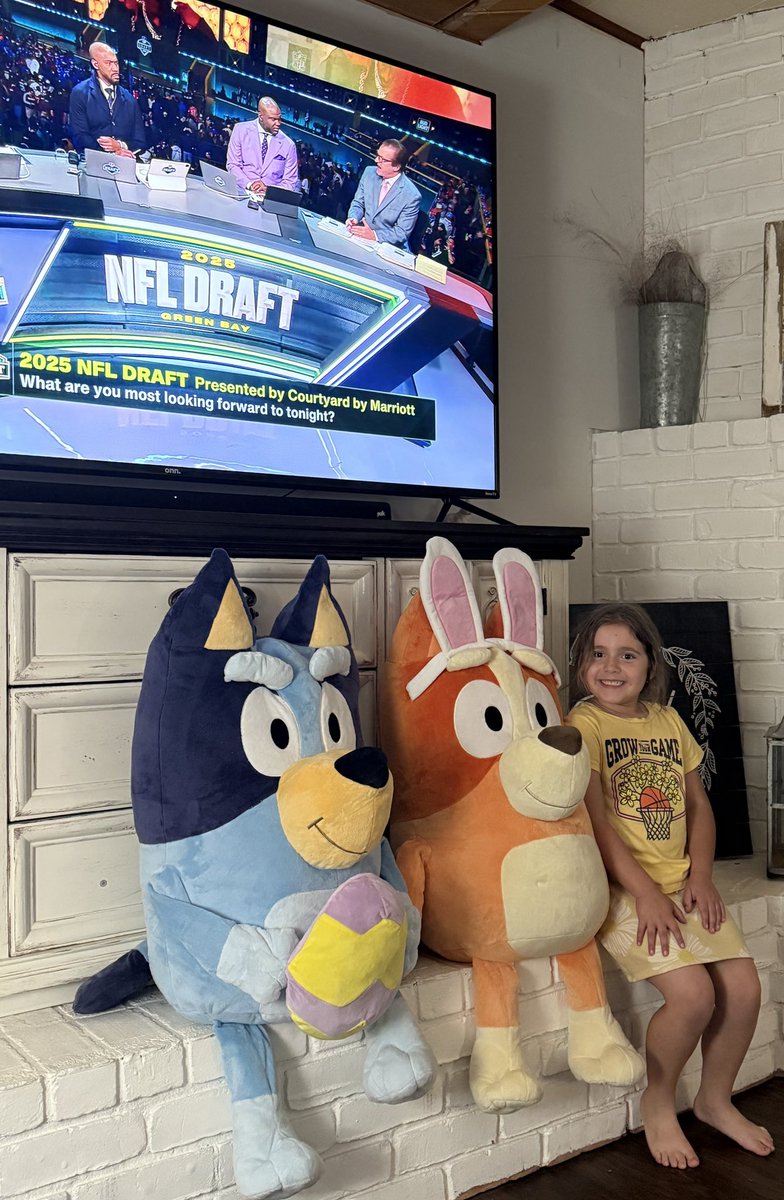 For the first time ever General Manager Karsyn Cavazos picks Bluey and Bingo as their first pick and second picks of the 2025 NFL Draft !!! 

#CoachesKid