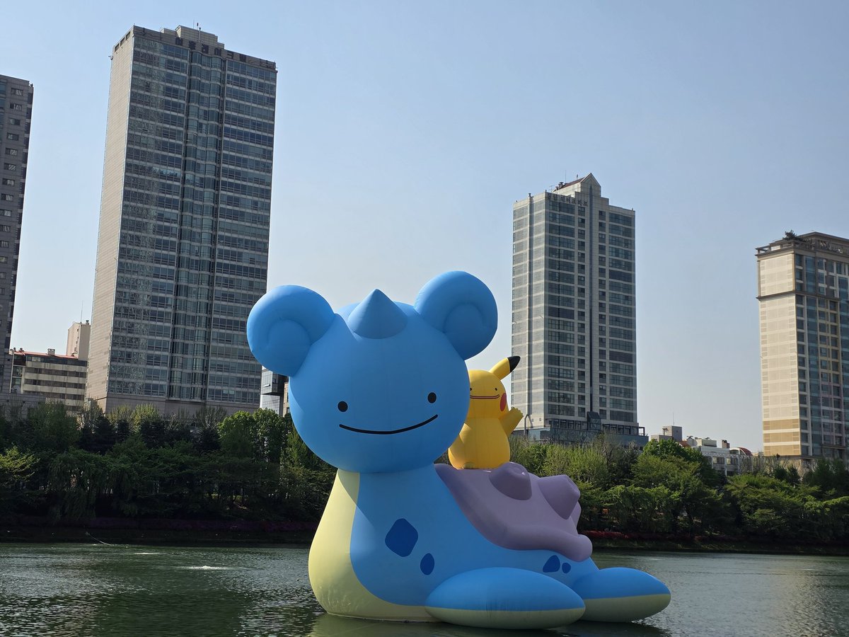 iceposs2000's tweet photo. ラプラスとピカチュウ
、じゃない！
メタモン2匹だ！ https://t.co/2mhtv6UiNT