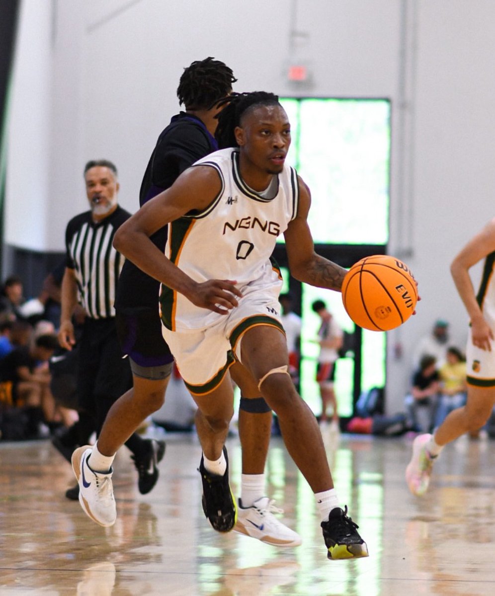 MADE Hoops (@madehoops) on Twitter photo North Carolina Guard Dashaun McKoy has been on tear to start the AAU season. He caught up with <a href="/TexGreeneHoops/">Tex Greene</a> to talk first college offer, the MHC season and more:
🔗: madehoops.com/made-society/a… North Carolina Guard Dashaun McKoy has been on tear to start the AAU season. He caught up with <a href="/TexGreeneHoops/">Tex Greene</a> to talk first college offer, the MHC season and more:
🔗: madehoops.com/made-society/a…