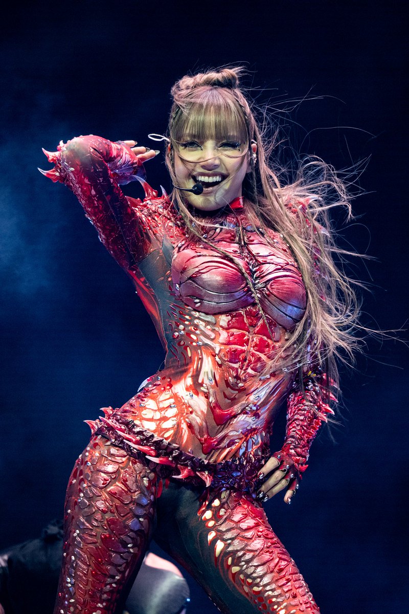 LISA at Coachella 2025

– The best performing kpop soloist was chosen by the articles
– The artist with the most liked and watched video about Coachella
– The most searched kpop artist on Google in two weeks
– Most mentioned artist in Coachella history in a single week +