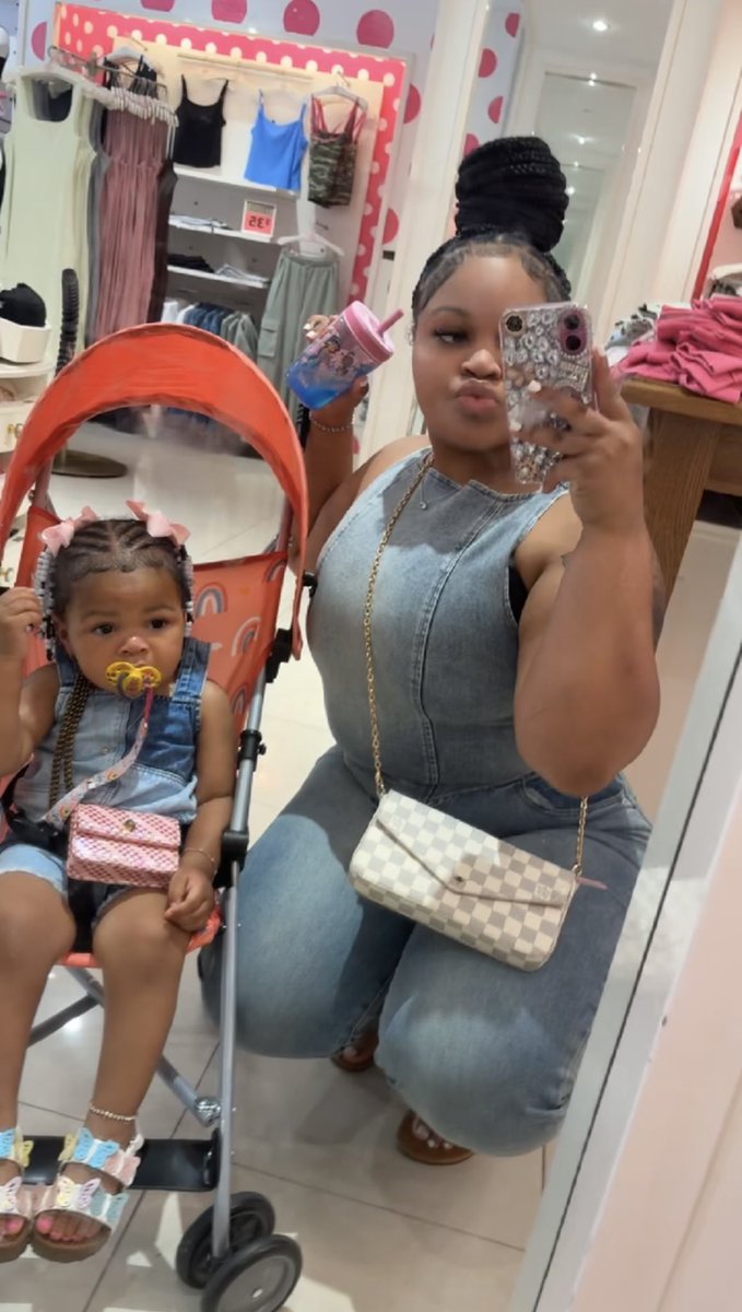 _keyerrals's tweet photo. Girl mom🎀 https://t.co/2qoGHtX0AR