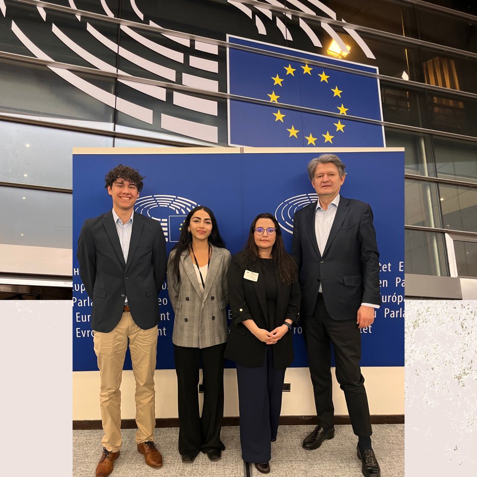 Innigen Dank an <a href="/HBrandstaetter/">Helmut Brandstätter MdEP</a> für das wertvolle Gespräch im Europäischen Parlament gemeinsam mit Vertreter:innen des <a href="/BahaiBIC_Europe/">Baha’i International Community Brussels Office</a> über die bedrückende Menschenrechtssituation der #Bahai, besonders im #Iran. Danke für die unerschütterliche Solidarität mit #MahvashSabet #ForB