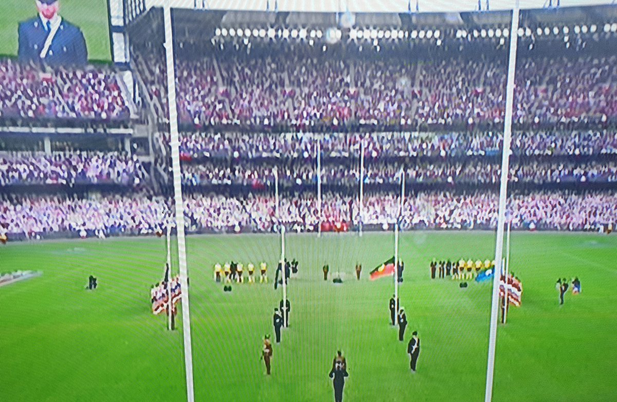 drcwhos's tweet image. Congratulations @AFL ANZAC as 100,000 applaud welcome to country and acknowledge all who have fallen #LestWeForget 
Yet Peter Dutton would refuse to stand in front of these flags
#NotaPM