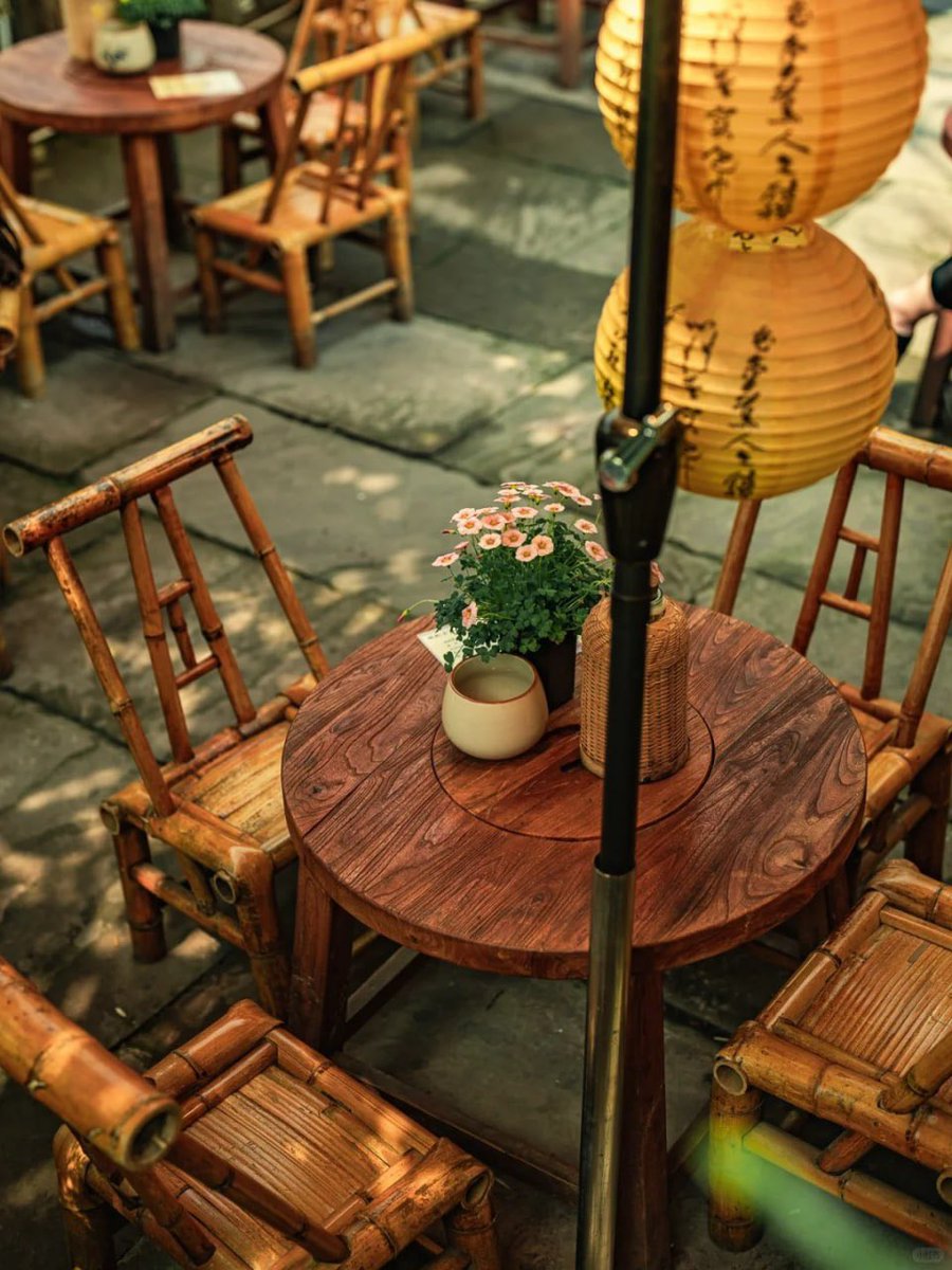 LuHuan8570's tweet photo. Walking down the familiar alleyway of childhood, the stone slabs echo softly beneath my feet, and the old wooden windows still carry the scent of sunlight. The wind rustles through the branches of ancient trees, as if whispering stories of the past. https://t.co/TCs8OeK4zB