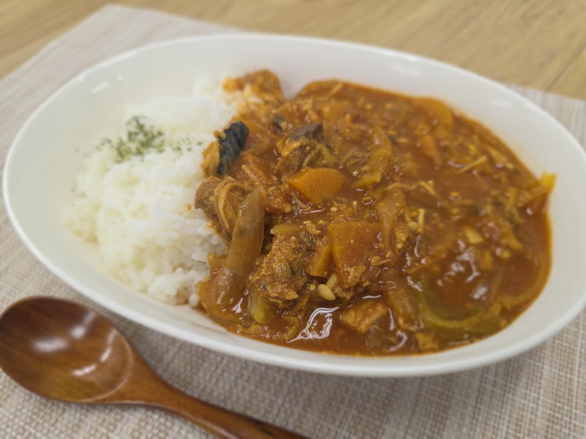 今週見事にXサボってました🥺
本日は毎度お馴染みヘルシーごはん研究会の日✨今日はサバカレーでした！！

サバカレー楽しみにしていた方が多くて今日も大好評でした✌️

#企業公式つぶやき部
#企業公式のランチ紹介
#ヘルシー #カレー #社内活動